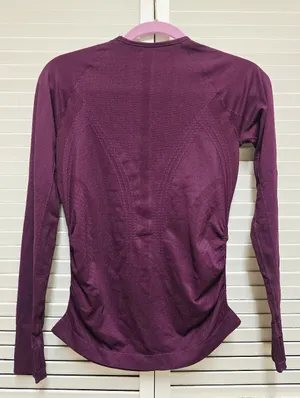 Quince Seamless Size S Ruched Long Sleeve Athletic Top in Plum thumbnail 6