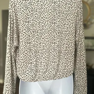 Heavenly By Victoria’s Secret Leopard Print Cozy Long Sleeve Lounge - Sz Medium thumbnail 3