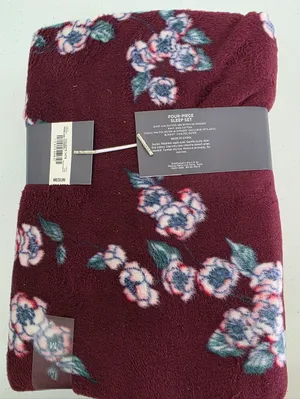 Liz Claiborne 4 Piece Pajama Set Burgundy Floral Print Blanket Socks Size Medium thumbnail 3