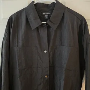 Athleta Button Front Nylon Shirt Black Women’s Medium Oversized Lightweight NWOT thumbnail 4