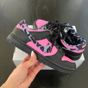 Nike New iD By Kelly Dunk Low Black Pink thumbnail 1