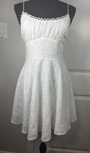 Selfie Leslie White Eyelet Lace-Up Back Sleeveless Mini Dress Size 6 thumbnail 1