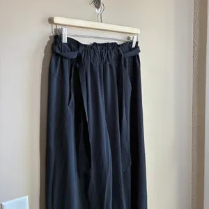 All in Motion Wide Leg Paperbag Waist Pants Small Black Womens Stretch Tie Belt thumbnail 2