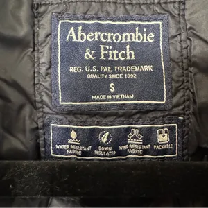 Abercrombie & Fitch Navy down packable puffer jacket thumbnail 4