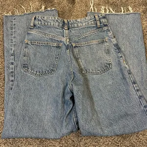 Zara Straight Leg Jeans thumbnail 3