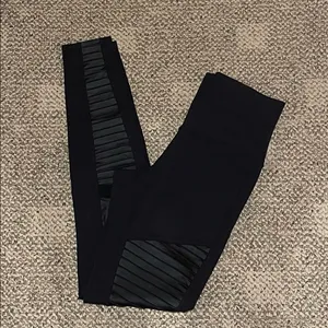 Alo Yoga Leggings thumbnail 2
