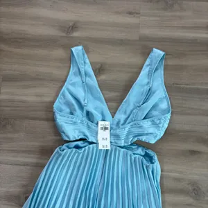 NWT Abercrombie & Fitch Giselle Pleated Cutout Maxi Dress Light Blue Women Small thumbnail 7