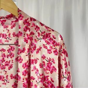 Victoria's Secret Medium Floral Satin Robe Feminine Flowy Pockets thumbnail 9