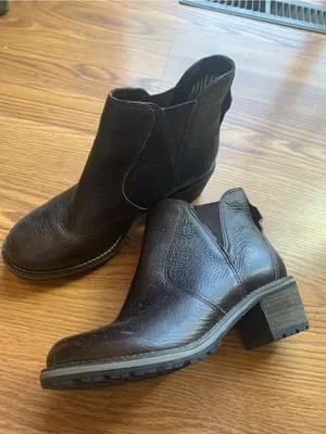 L.L. Bean Brown Leather Ankle Booties Women Size 7 Heeled Fall Shoes Boots Heels thumbnail 2