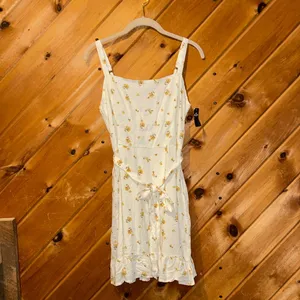 Hollister white with dainty yellow flowers belted mini dress NWT thumbnail 3