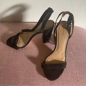 Black Heels thumbnail 2