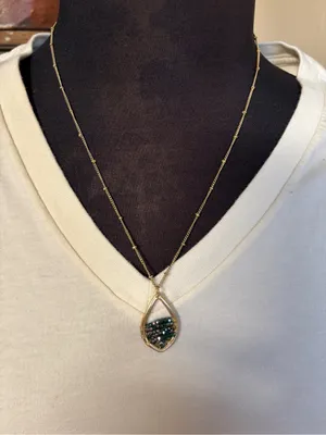 Elegant Gold Teardrop Necklace with Green Crystal Accents thumbnail 1