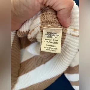 Sincerely Jules Cropped oversize Sweater size medium thumbnail 9