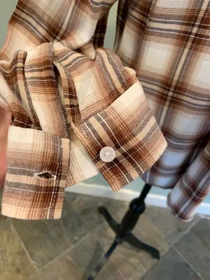Time and Tru Women’s Large Brown Plaid Long Sleeve Lightweight Button-Up Shirt thumbnail 4