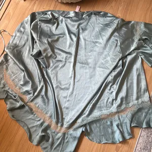 Victoria's Secret ROBE thumbnail 3
