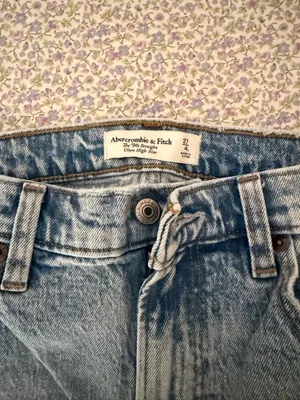 Abercrombie Jeans 90s Relaxed High-Rise thumbnail 3