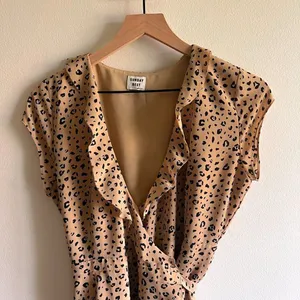 Aritzia Sunday Best Leopard Print Wrap Dress Size 2 thumbnail 3