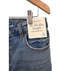 Abercrombie & Fitch Ultra High Rise 90s Slim Straight Jean NWT SIZE 31/12S thumbnail 10