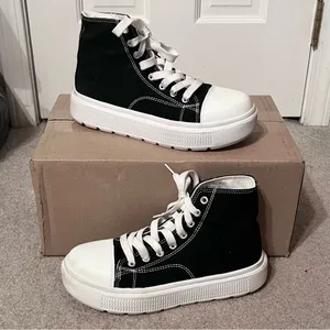 SHEIN Women's Casual Lace-up High Top Canvas Shoes thumbnail 2