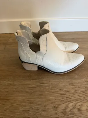 Natural Reflections Cream Textured Pointed Ankle Booties thumbnail 3