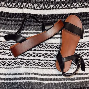 American Eagle Outfitters Sandals  thumbnail 1