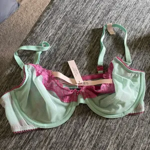 PINK Victoria's Secret bra thumbnail 3