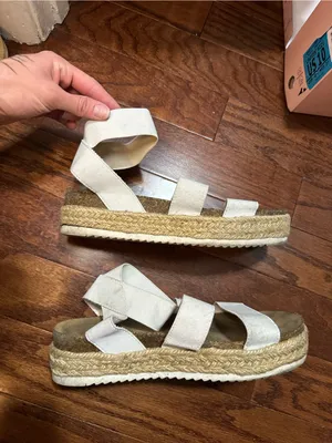 Cushionaire White Strappy Platform Sandals Size 9 thumbnail 6