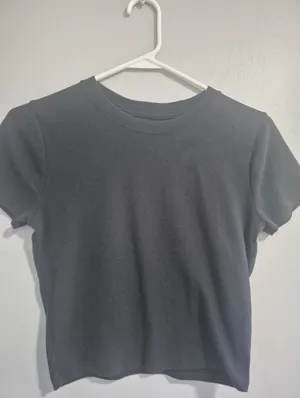Hollister Must Have Collection Baby Tee Size Small thumbnail 2