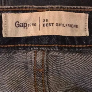 ✨Gap Stars & Studs Best Girlfriend Jeans thumbnail 3