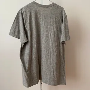 Nike‎ XL Gray T-Shirt Love NYC Graphic Swoosh Logo Sportswear Tee thumbnail 6