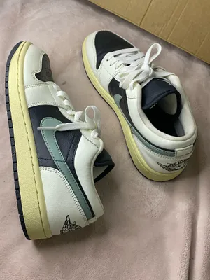 Nike Air Jordan 1 Low Women Shoes Size 9 thumbnail 5