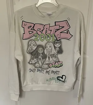 Bratz Legends Graffiti Sweatshirt Y2K Medium Nostalgia White thumbnail 1