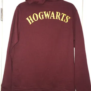 Harry‎ potter hooded sweatshirt women’s size medium. Hogwarts on back graphic thumbnail 9