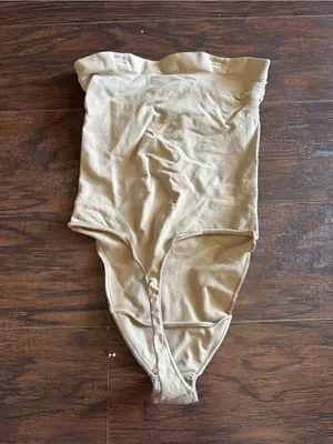 SKIMS NWOT Shapewear strapless Thong size medium thumbnail 3