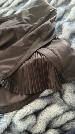Lululemon Skirt Black Camo Size 6 thumbnail 3