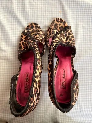 Y2K style Betsey Johnson satin leopard pumps size 10 thumbnail 2