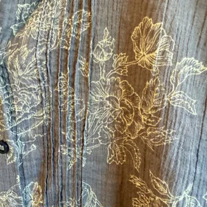 Eddie Bauer Large Grey White Floral Pintuck Cotton Button Front Top Boho thumbnail 6