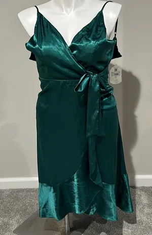 NWT Altar’d State Ava Satin Illusion Wrap Dress size M hunter green‎ thumbnail 1