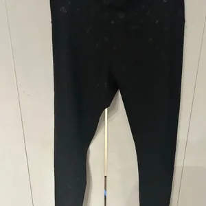 Sleek Black Leggings with Full-Length Fit thumbnail 3