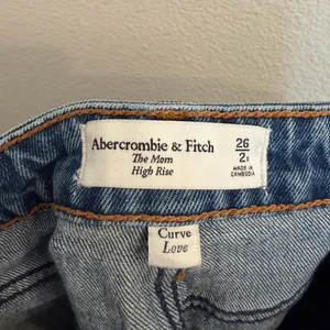 Abercrombie & Fitch The Mom High Rise Curve Love Distressed Jeans 26 2 thumbnail 8