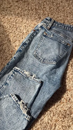 Abercrombie The Mom High-Rise Curve Love Jeans thumbnail 2