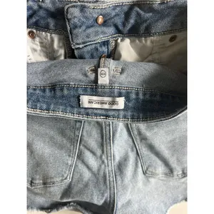 Good American Bombshell Jean Shorts Sz 6/28 Button Fly Denim Distressed thumbnail 4