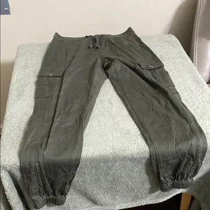 Green Ankle Cropped Pants with Elastic Waistband and Relaxed Fit thumbnail 2