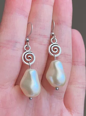 Handmade cute funky fairy style baroque pearl & spiral dangle earrings🩵 thumbnail 4