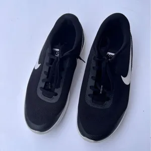 Nike Women's Black and White Athletic Sporty Running Swoosh Logo Sneakers Sz 8.5 thumbnail 4