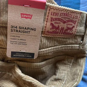 NWT Levi's Women's 314 Shaping Straight Brown Corduroy Jeans 28X30 thumbnail 7