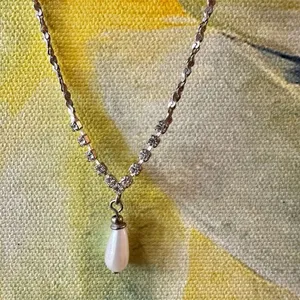 Vintage faux pearl rhinestone V tear drop dangle necklace silver tone thumbnail 5