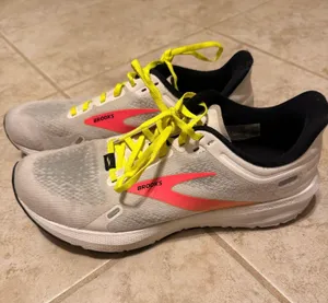 Brooks Shoes Running thumbnail 1