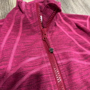 Lululemon pink Define Diamond Jacquard‎ Berry Rumble Jew Magenta jacket size 4 thumbnail 2