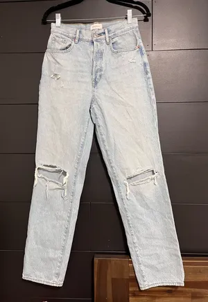 PACSUN Dad Jean Light Wash Denim Distressed Button Fly Women’s 26x29 EUC thumbnail 1